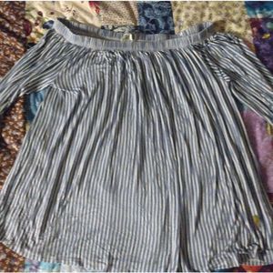 LOVE J. OFF SHOULDER TOP